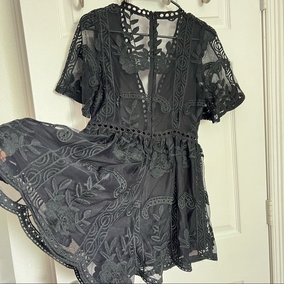 L'Atiste By Amy | Black Lace Embroidered Romper - Picture 3 of 8